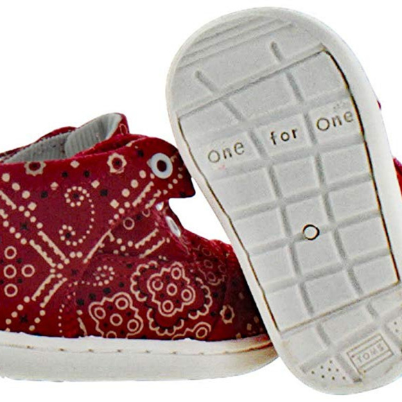 TOMS Tiny Barn Red Botas Bandana High Tops Toddler - Picture 3 of 6